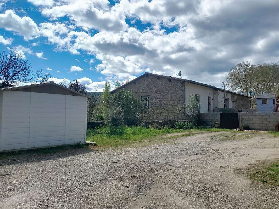 Appartement à LAMALOU-LES-BAINS