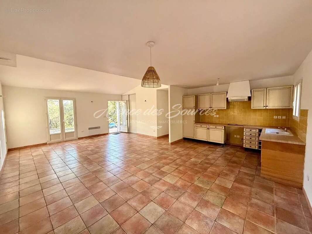 Maison à SAINT-MAXIMIN-LA-SAINTE-BAUME