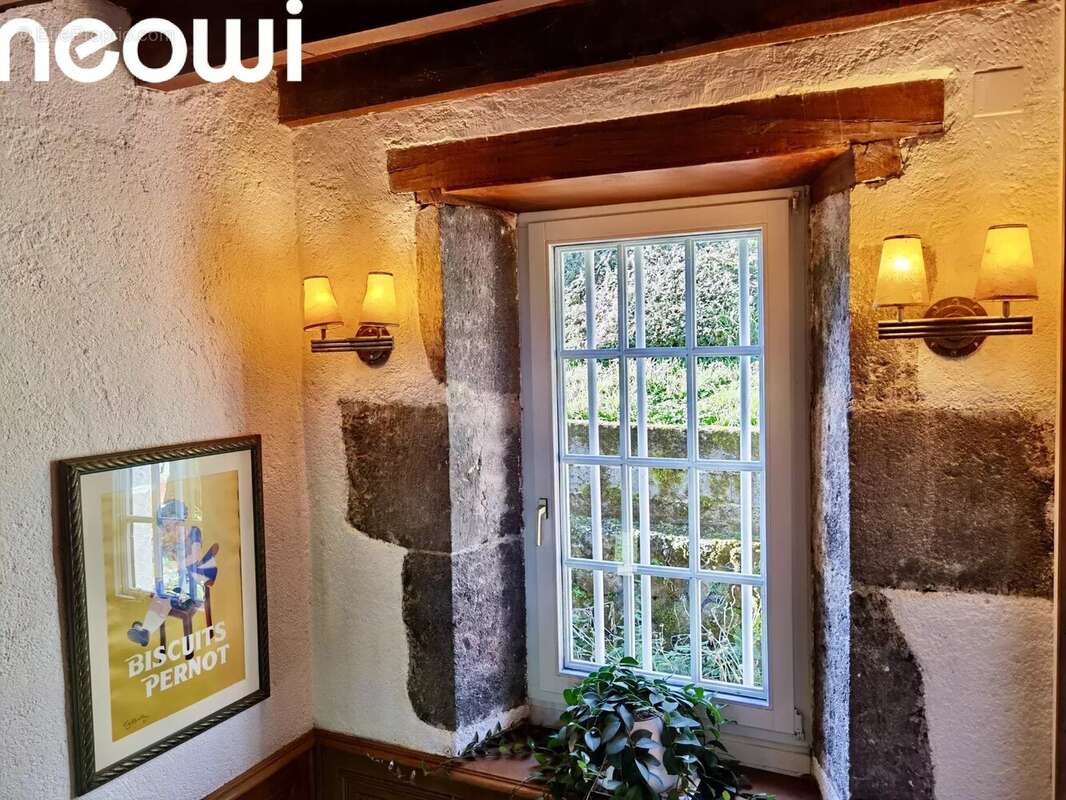 Maison à VIC-SUR-CERE