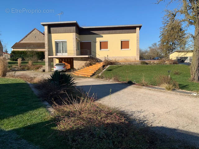 Maison à SEMOUTIERS-MONTSAON