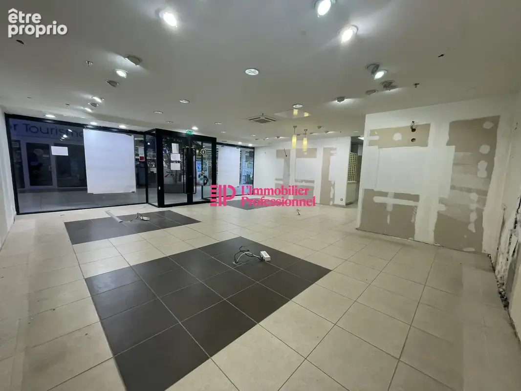 Commerce 86 m² à vendre à Mellac (29300) - photo 2