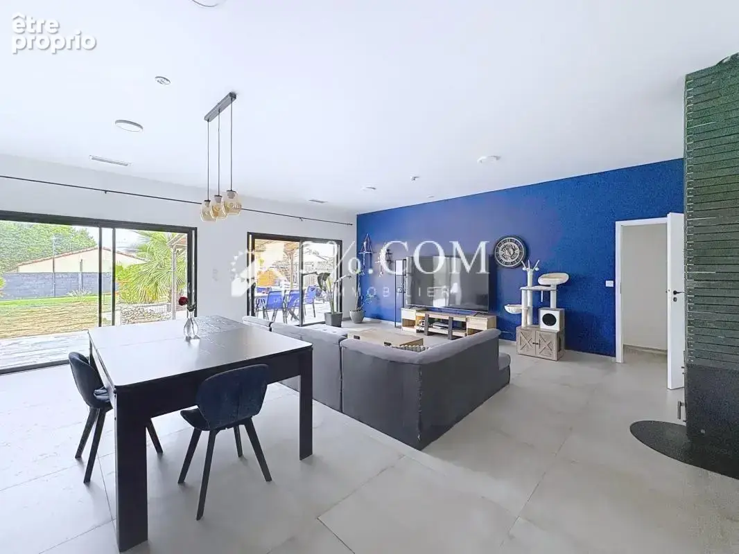 Belle maison contemporaine 6 pièces de 148 m2 avec piscine - photo 10