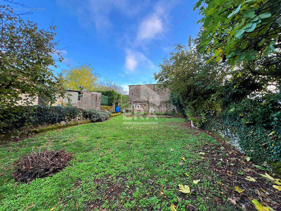Maison à RUELLE-SUR-TOUVRE
