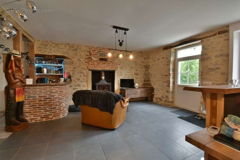 Maison à SAINT-LEGER-MAGNAZEIX