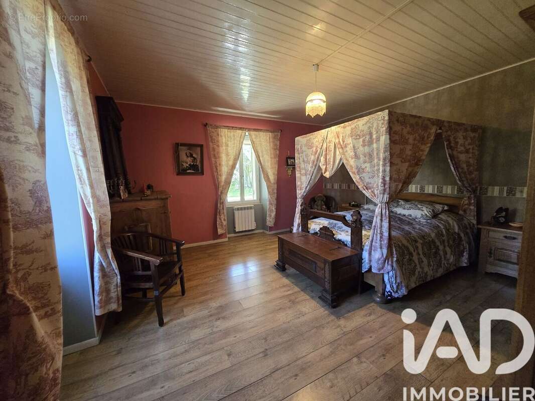 Maison 246 m² à Montignac-De-Lauzun  - photo 8