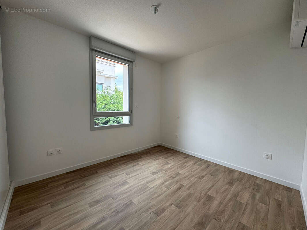 Appartement  2 pièces 46 m² + 11m² de Balcon + Parking ! BORDEROUGE - photo 3