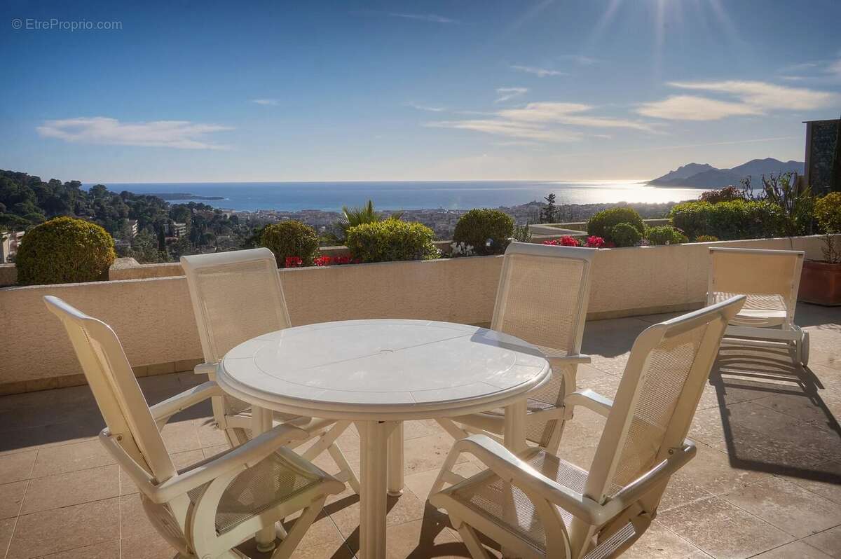 Appartement à LE CANNET