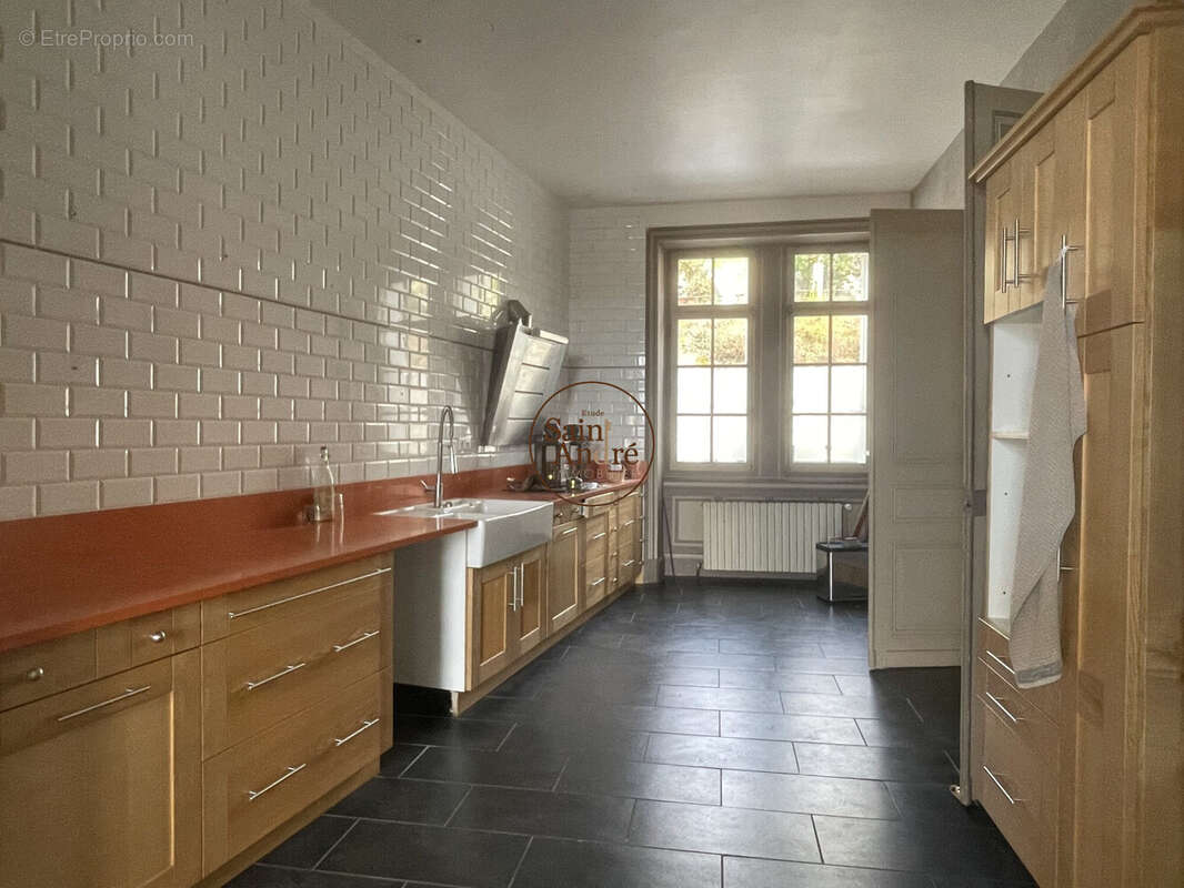Maison 250 m² à Angouleme  - photo 4