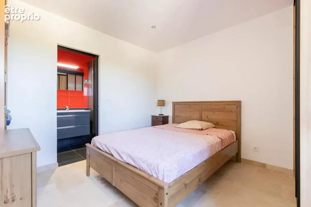 Propriete de caractere en pierres 220 m² sur 5 000 m² à lancon provence - photo 12