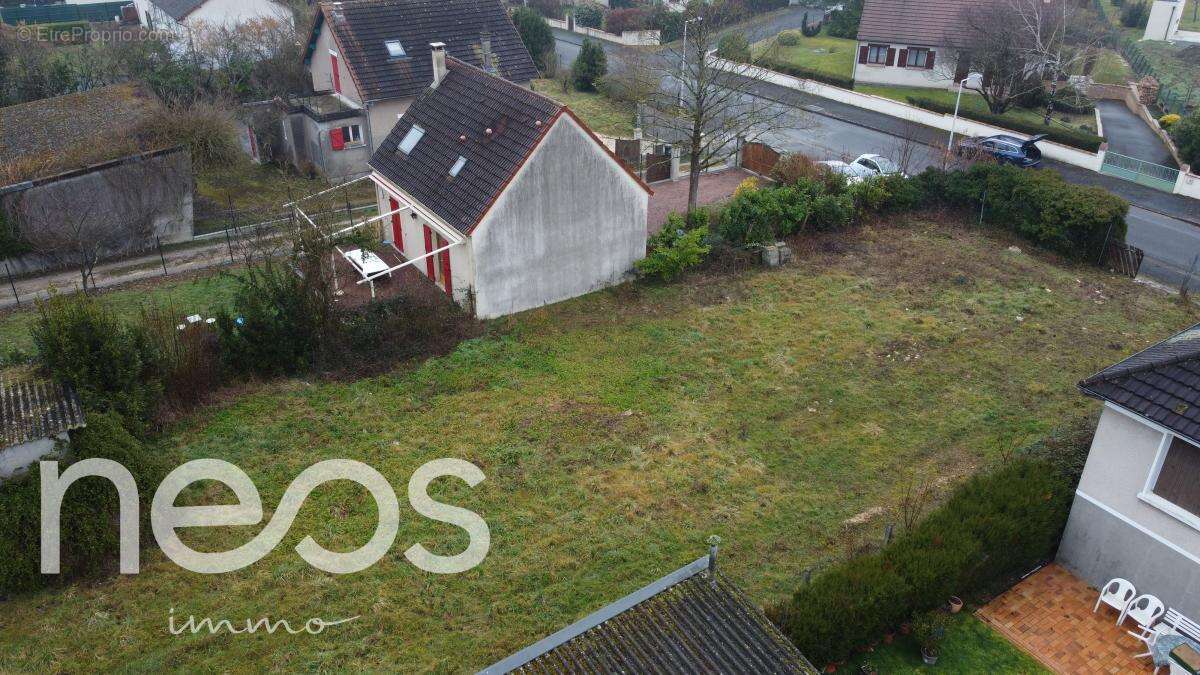 Terrain 2185 m² à Saint-Doulchard  - photo 7