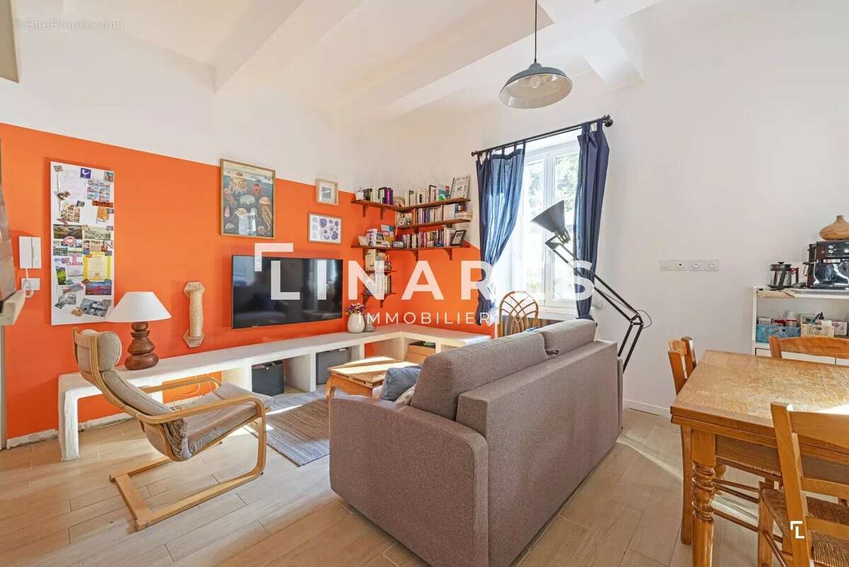 Appartement à MARSEILLE-4E