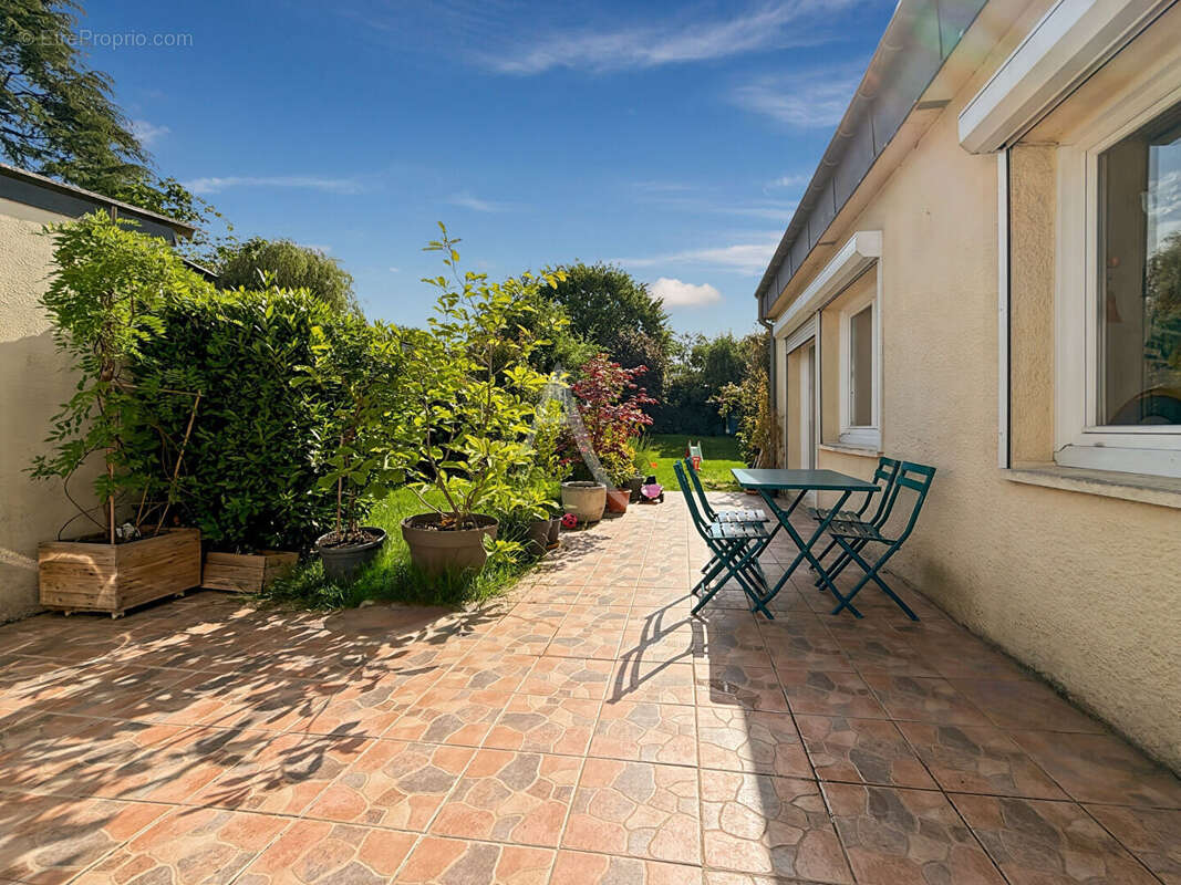 Maison à MENUCOURT