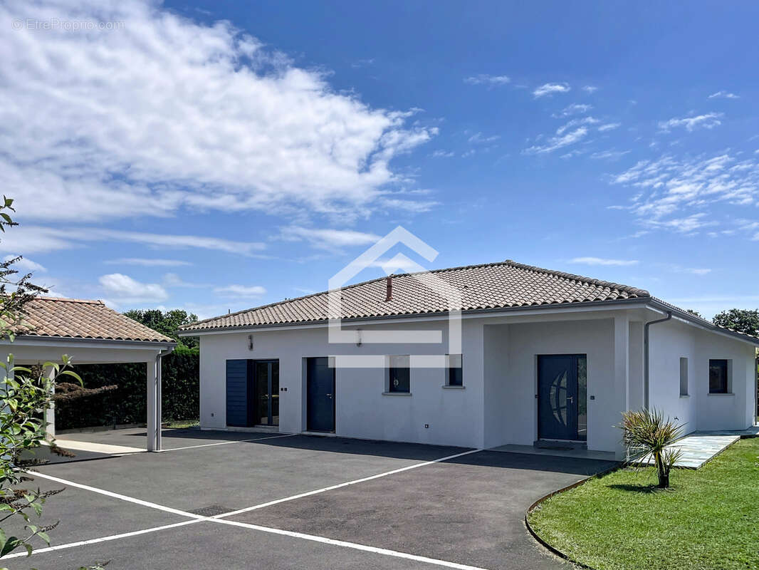 Maison à HOURTIN