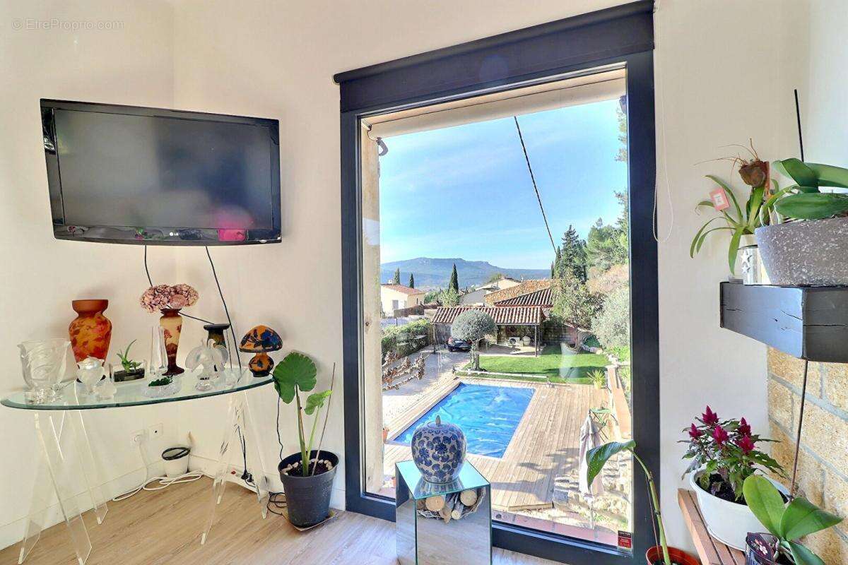 Maison à CUGES-LES-PINS