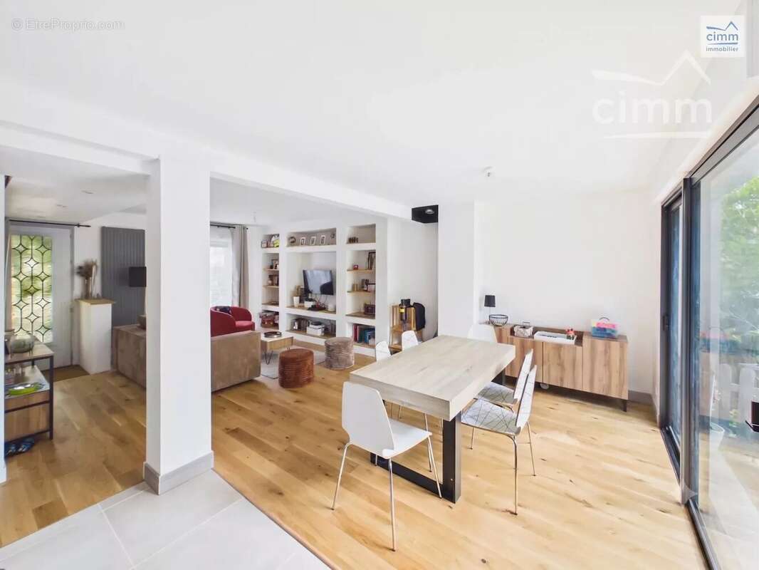 maison de 112 m2 plein centre de Pont Péan - photo 4