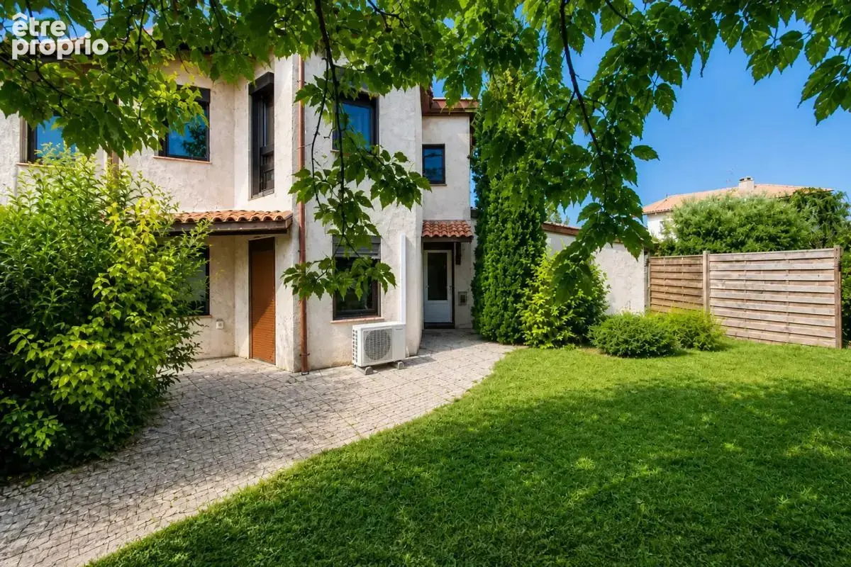Maison solaire d'architecte de 12 pièces de 260 m² à Bias - photo 3