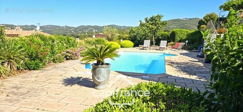 Maison à vendre 4 pièces VUE MER + Garage 55m² + Piscine SANARY SUR MER (83) - photo 12