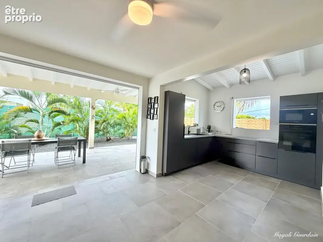 A vendre – saint-françois – villa contemporaine 2024 avec piscine & t2 indépendant - photo 3