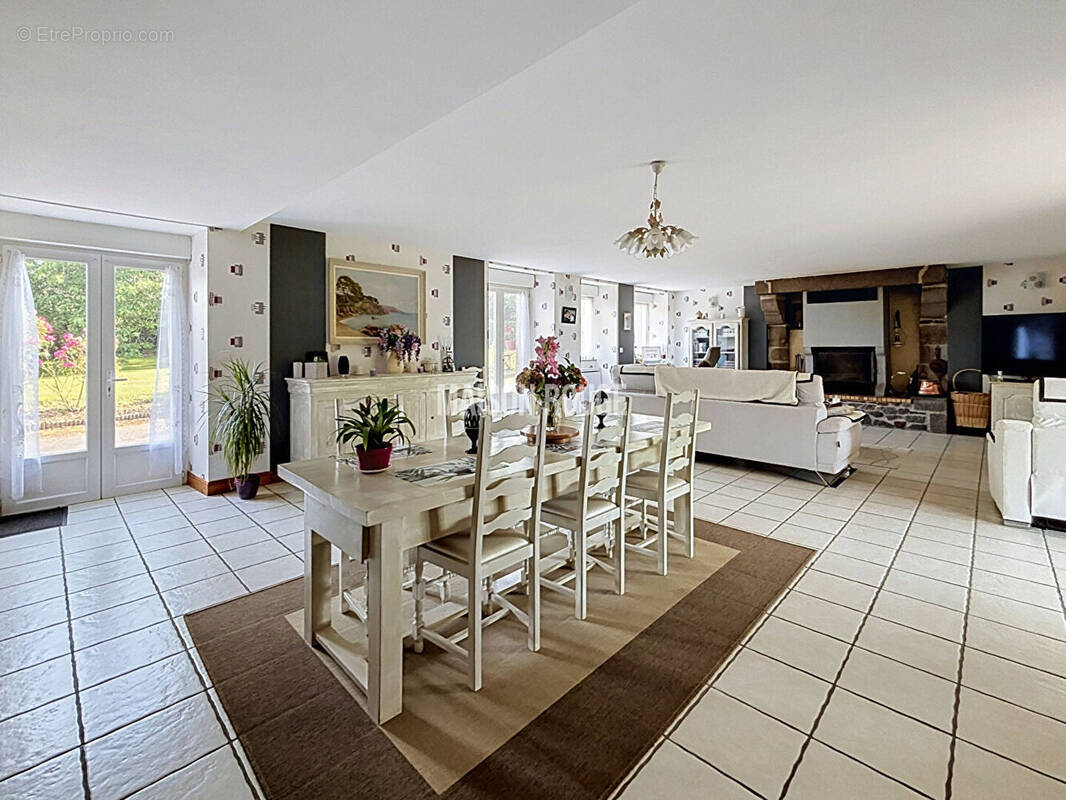 Maison à BAZOUGES-LA-PEROUSE