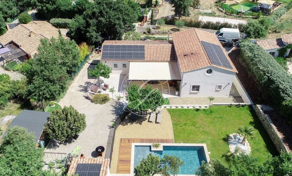 A vendre flayosc - villa  de 225 m2 avec piscine à pieds au village - photo 19