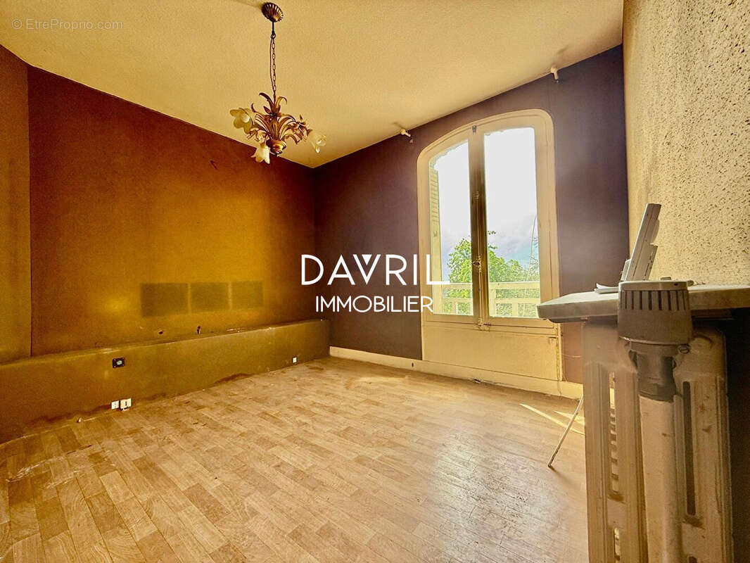 Maison à CHANTELOUP-LES-VIGNES