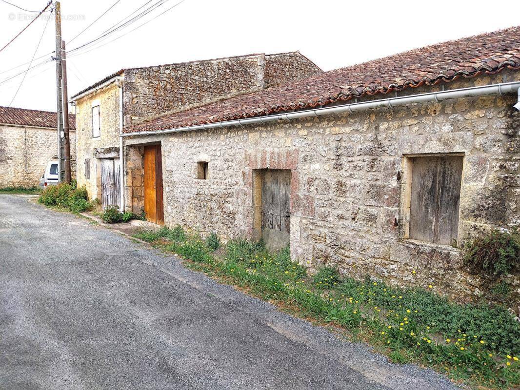 Maison à SAINT-SAVINIEN