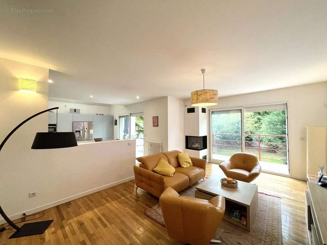 Maison à VERRIERES-LE-BUISSON