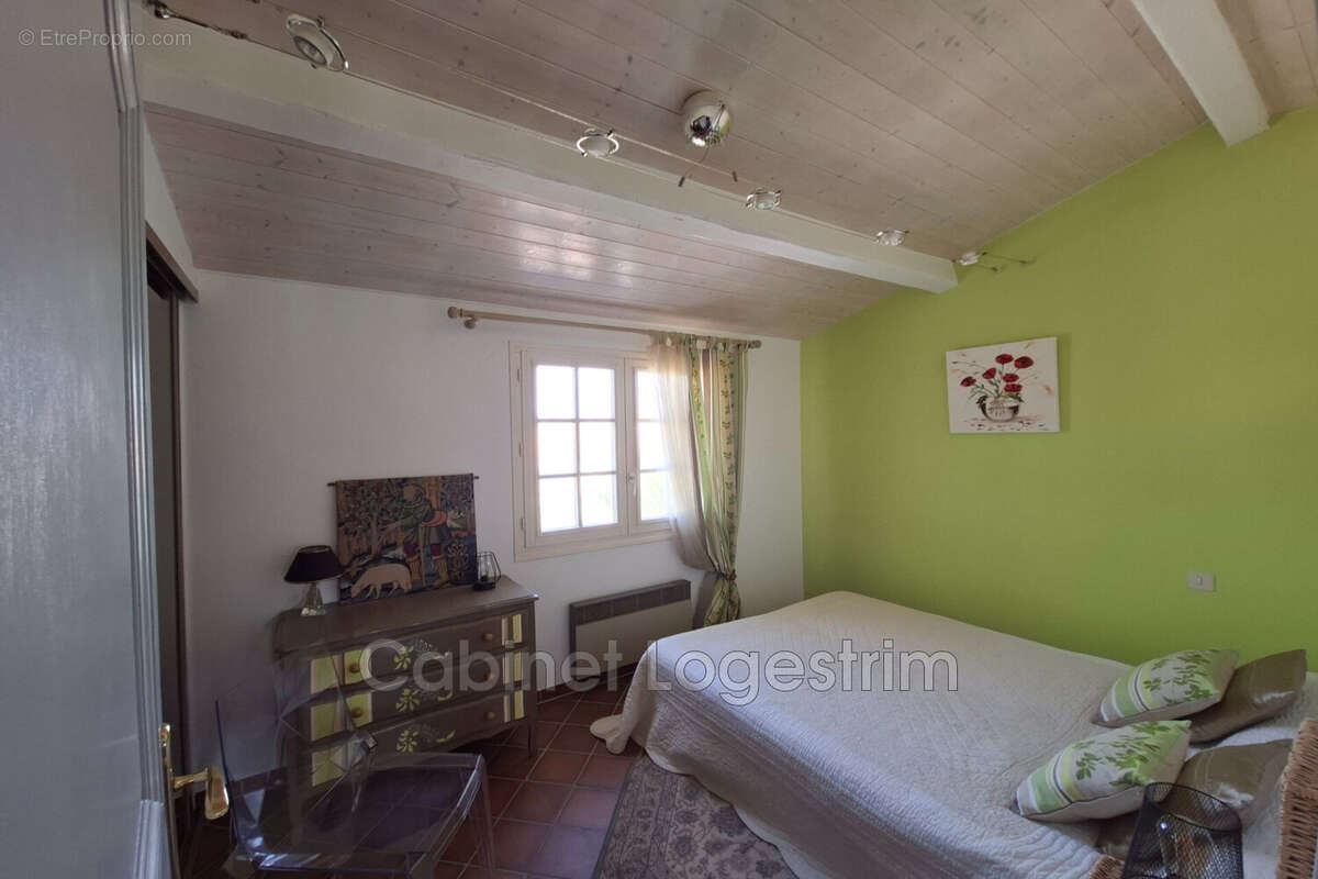 Maison 112 m² à Milhaud  - photo 9