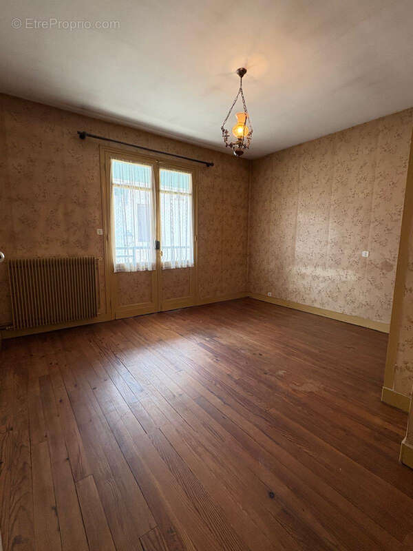 Maison de village avec jardin  garage et dépendance - photo 16