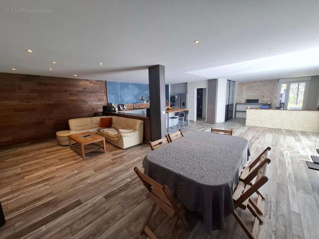 Maison 291 m² à Valence-Sur-Baise  - photo 2