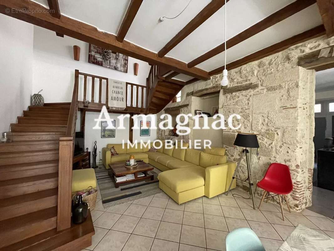 Maison à VIC-FEZENSAC