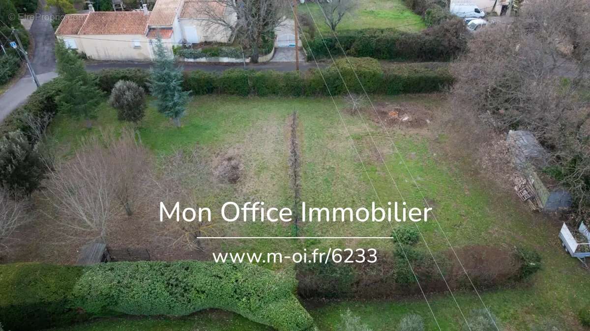 Terrain à TRETS
