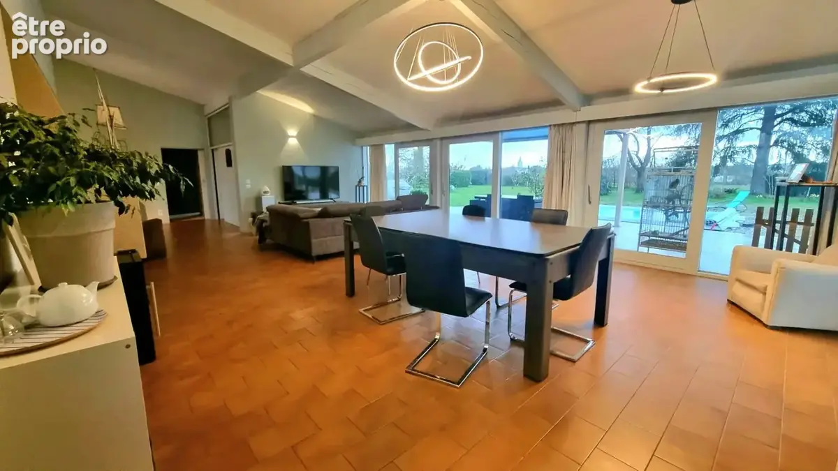 Maison d'architecte avec terrain, piscine et garage - photo 1