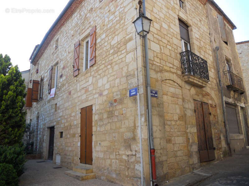 Appartement à FUMEL