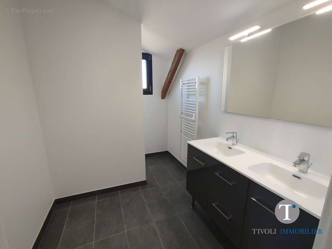 Maison à SAINT-JULIEN-BEYCHEVELLE