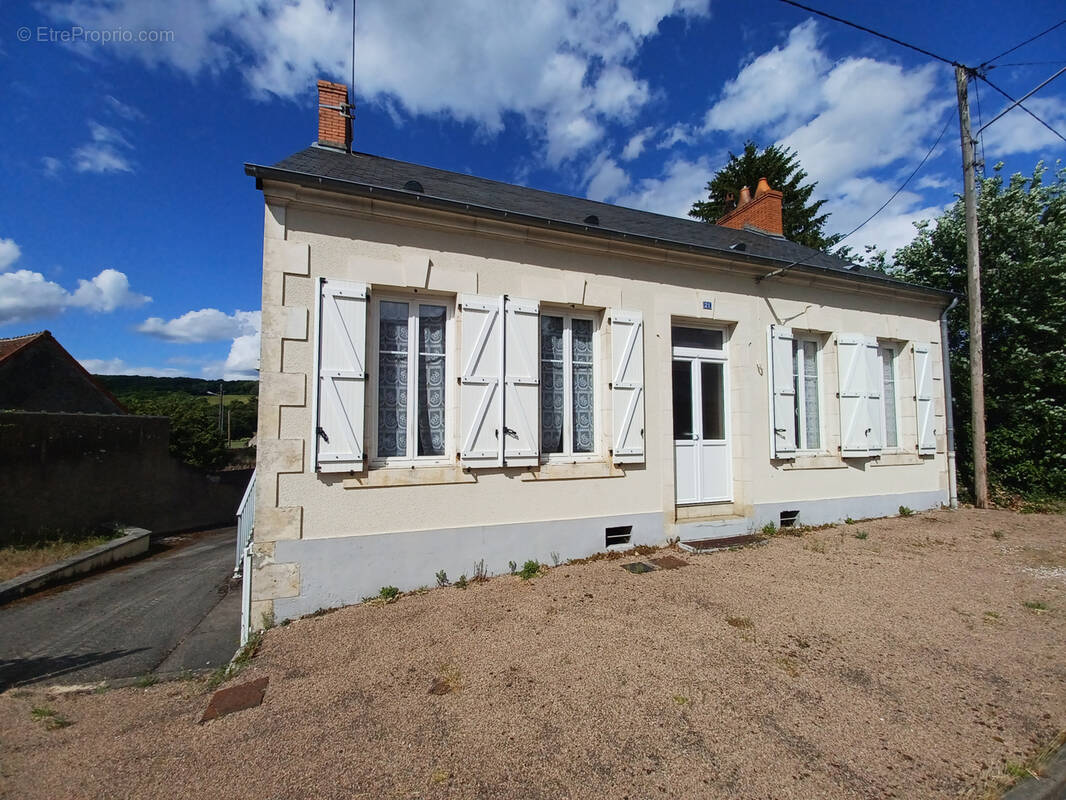 Maison à CHATEAUNEUF-VAL-DE-BARGIS