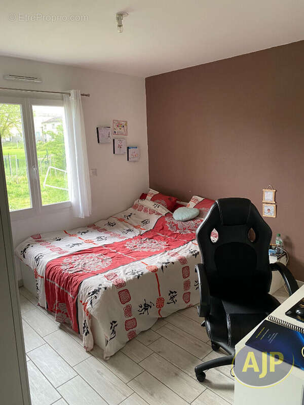 Maison à JARNAC-CHAMPAGNE