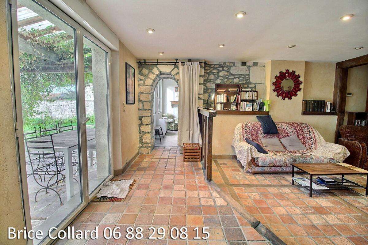 Maison à MOGNEVILLE