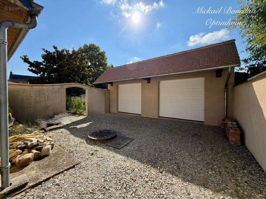 EXCLUSIVITÉ – LE LUDE – Maison 4 chambres - Vie de plain-pied - 3 garages - Terrain clos - Centre-ville à pied - photo 3