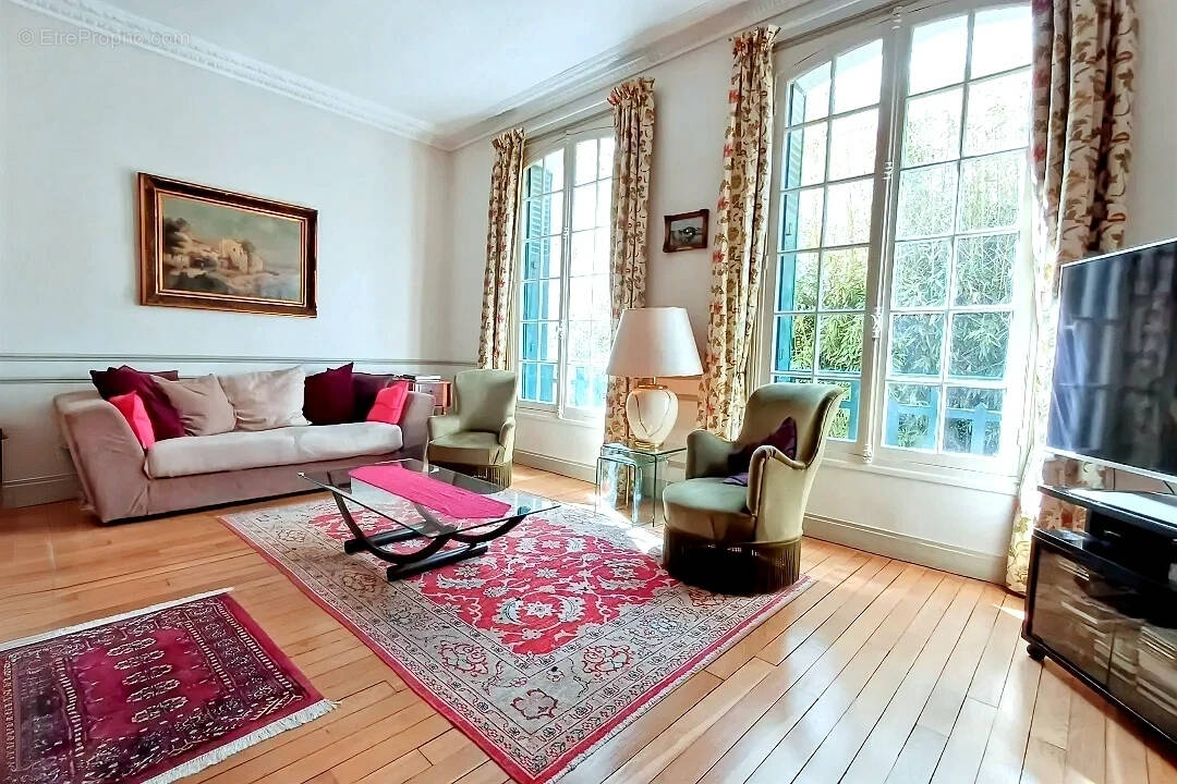 Appartement à ENGHIEN-LES-BAINS