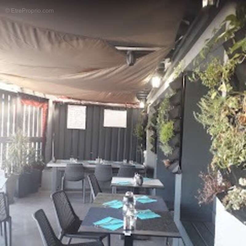 Commerce à NIEUL-LE-DOLENT