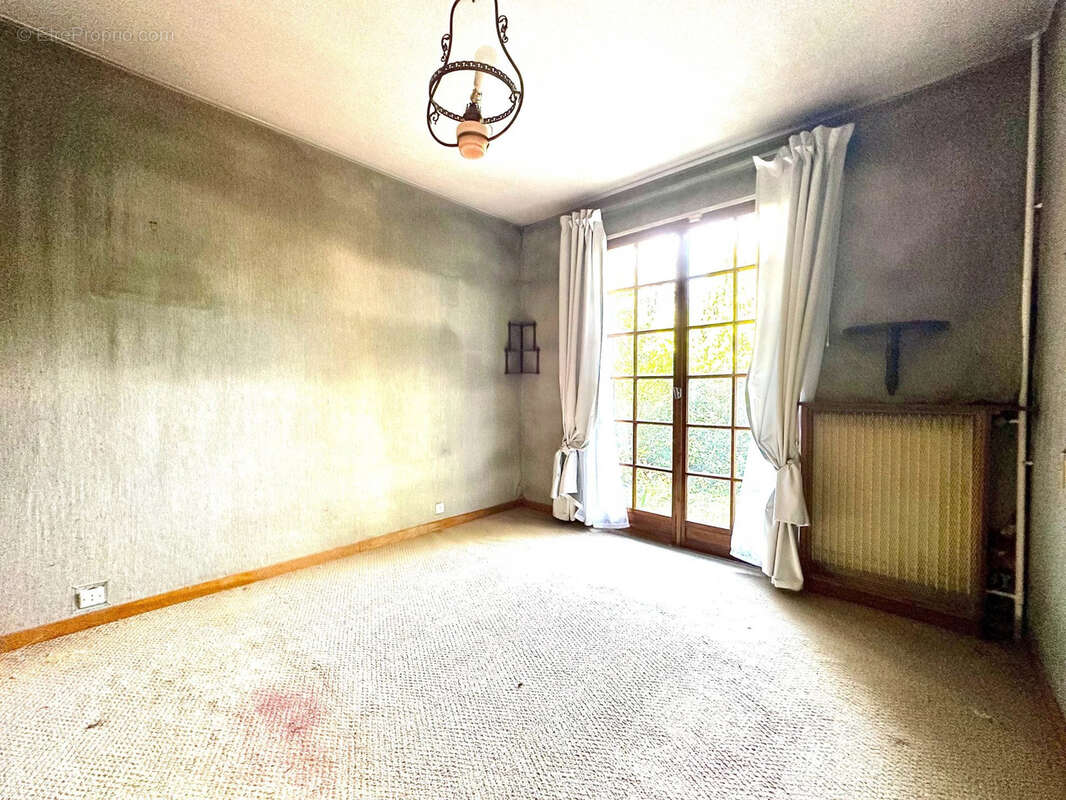 Maison à BEYNES