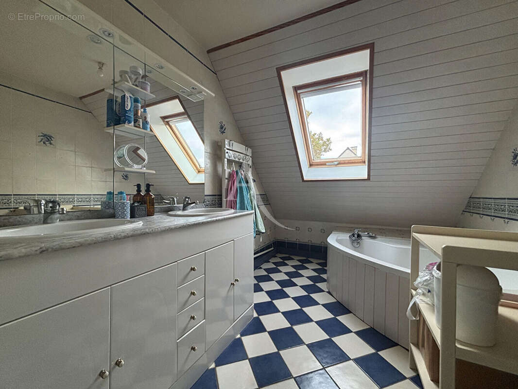 Maison à NUILLE-SUR-VICOIN