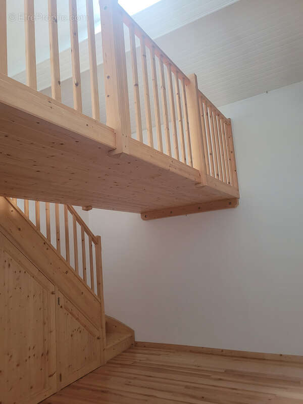 Appartement à GREZIEU-LA-VARENNE