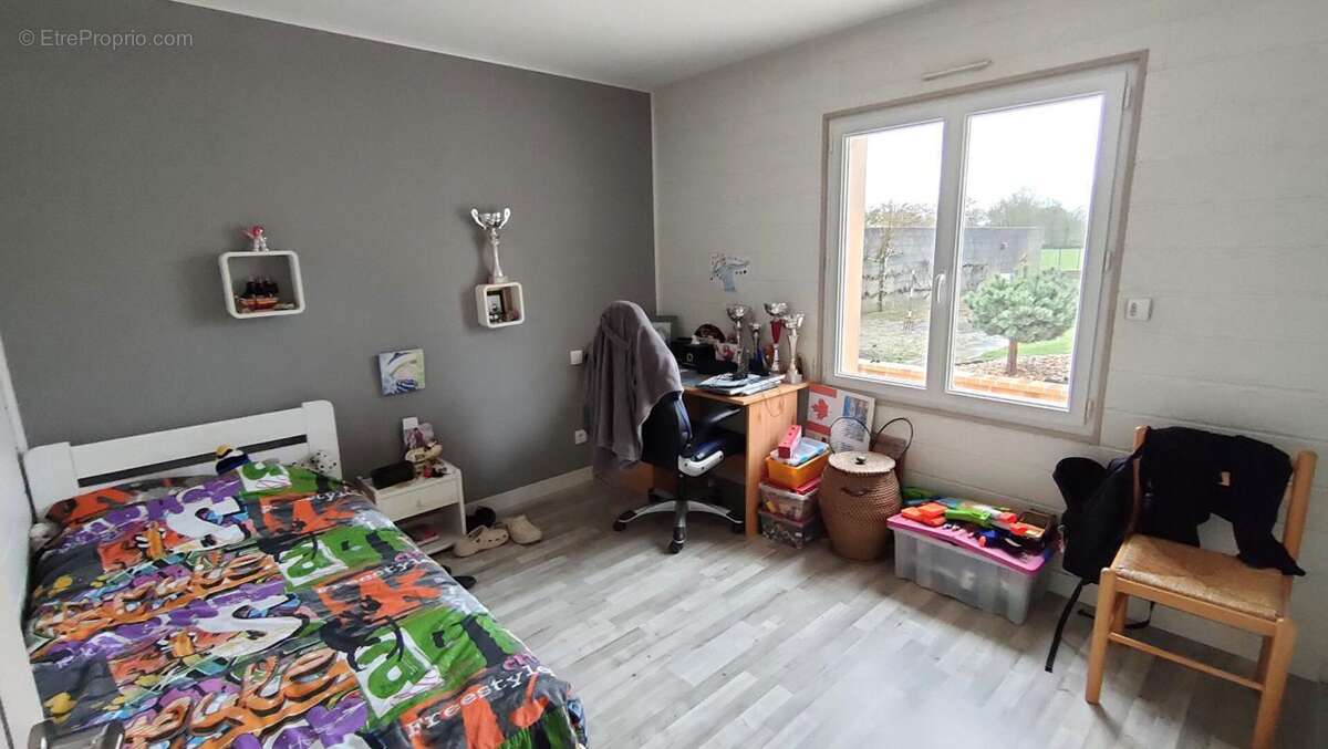 Maison à LES LANDES-GENUSSON