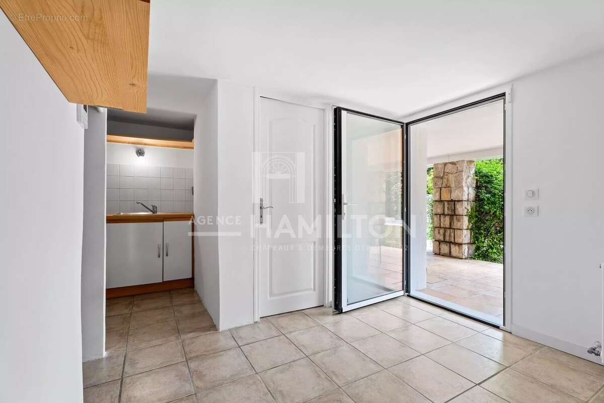 Maison à CHATEAUNEUF-GRASSE