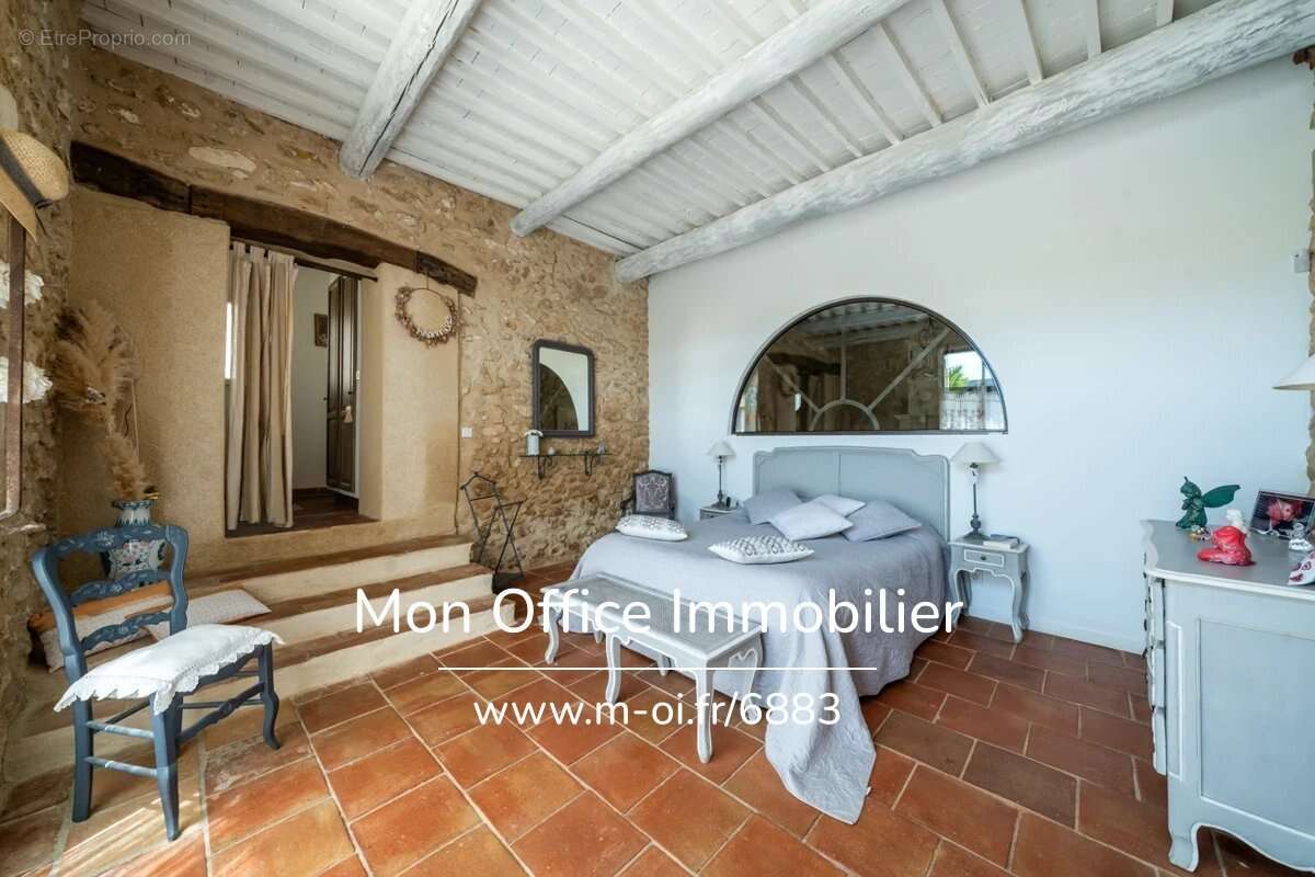 Maison à VERNEGUES