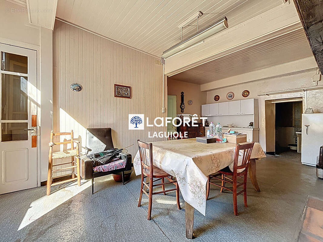 Maison à ENTRAYGUES-SUR-TRUYERE