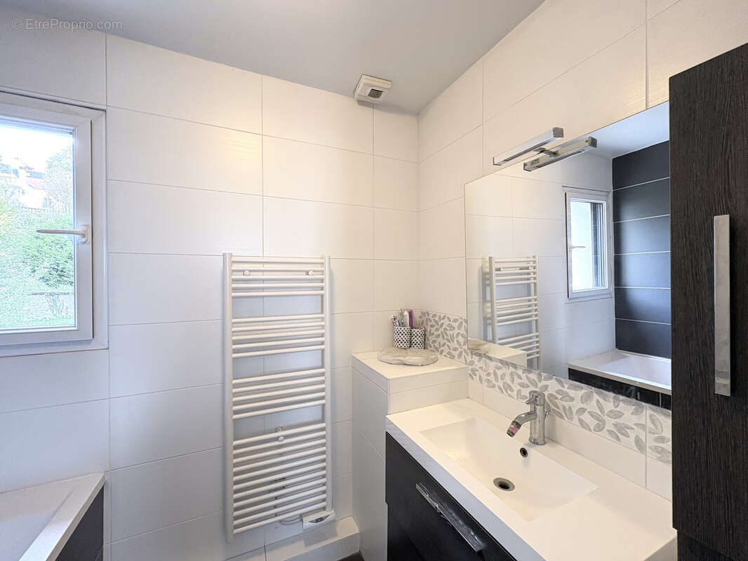 Maison à CHENNEVIERES-SUR-MARNE