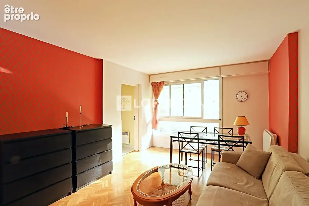 Appartement Paris 1 pièce(s) 29m² avec emplacement de parking et cave - photo 2